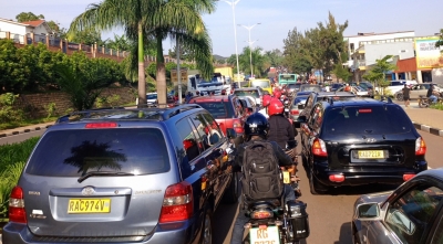 A very congested street during morning hours at Cyamitsingi in Remera in Kigali. Photo by Dan Gatsinzi