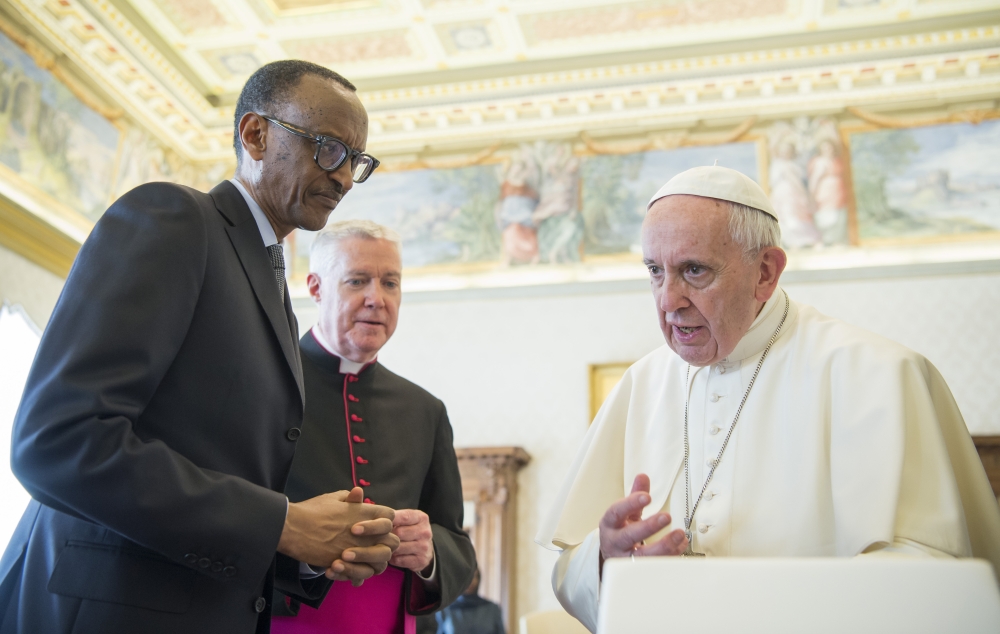 President Kagame meets with His Holiness Pope Francis  Vatican City, on March 20, 2017. Photo by Village Urugwiro